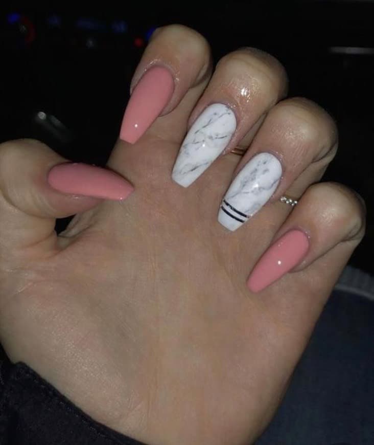 Moda Nails