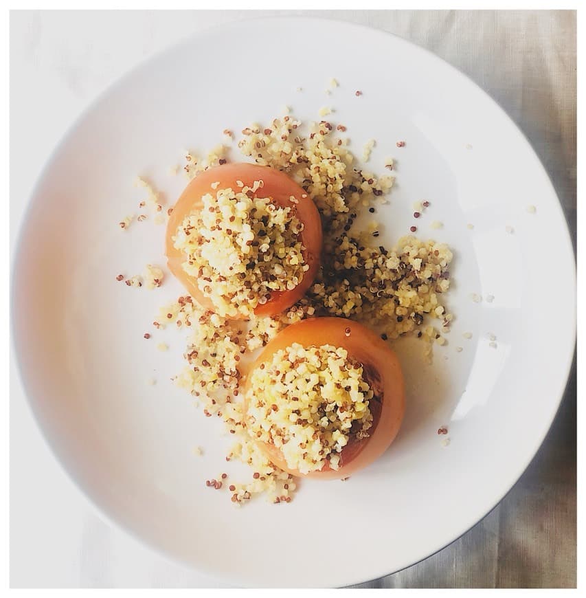 Fashion Tomate recheado com carne picada e quinoa