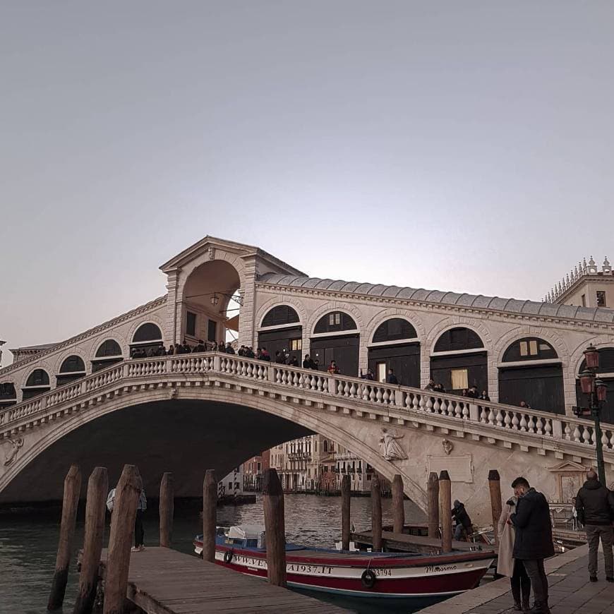 Place Rialto Bridge