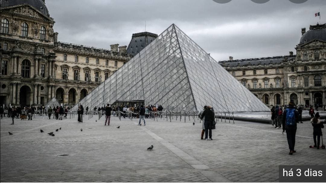 Place Museo del Louvre