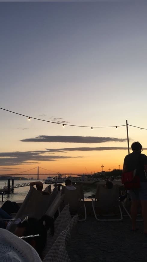 Lugar Quiosque da Ribeira das Naus