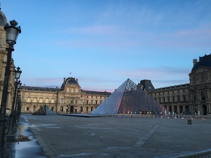 Place Museo del Louvre