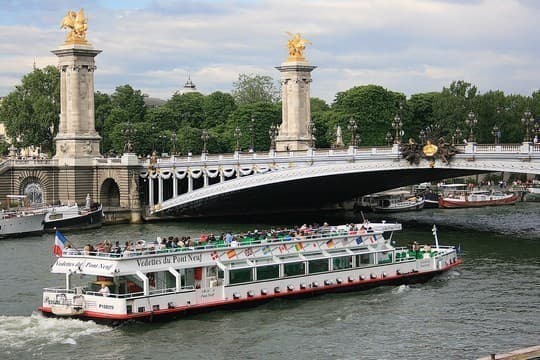 Place Bateaux-Mouches