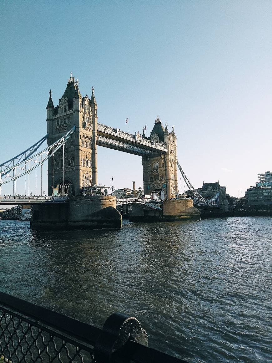 Place Tower Bridge