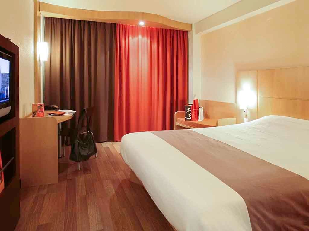 Lugar Ibis Hotel