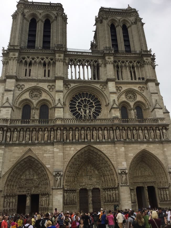 Place Notre Dame