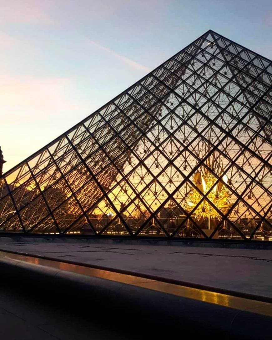 Place Museo del Louvre