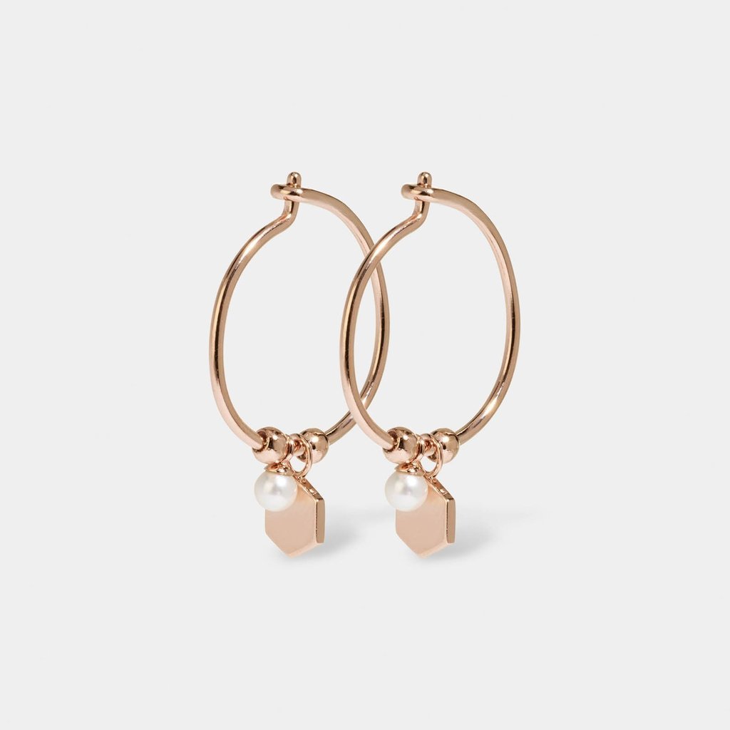 Producto Essentielle Rose Gold Hexagon and Pearl Charm Hoop Earrings ...