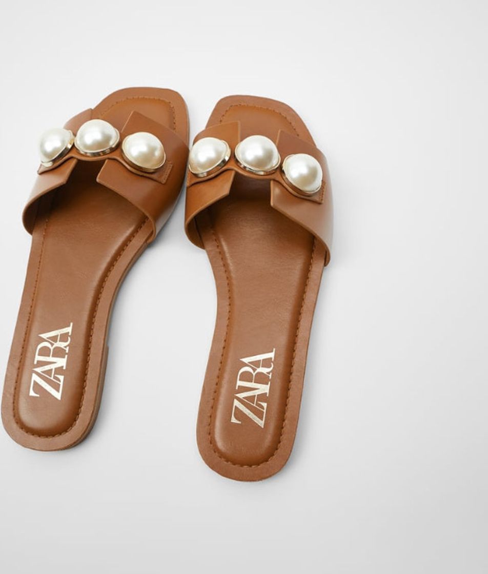 Producto FLAT LEATHER SANDALS WITH PEARLS