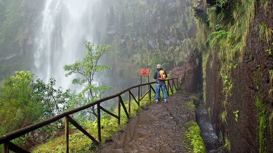 Place Levada das 25 Fontes (rear exit / tunnel)