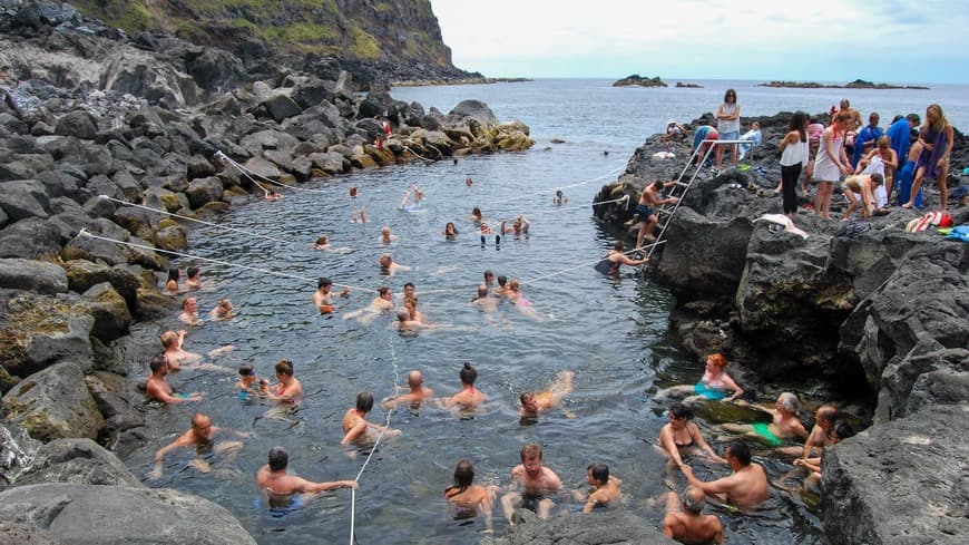 Lugar Ponta Da Ferraria natural swimming pool