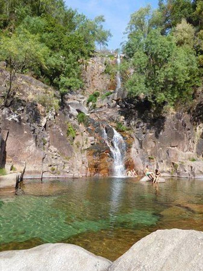 Place Cascata de Várzeas