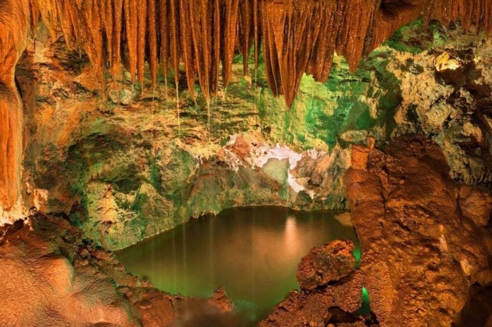 Lugar Grutas - Grutas de Mira de Aire