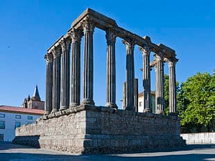 Place Templo romano de Évora