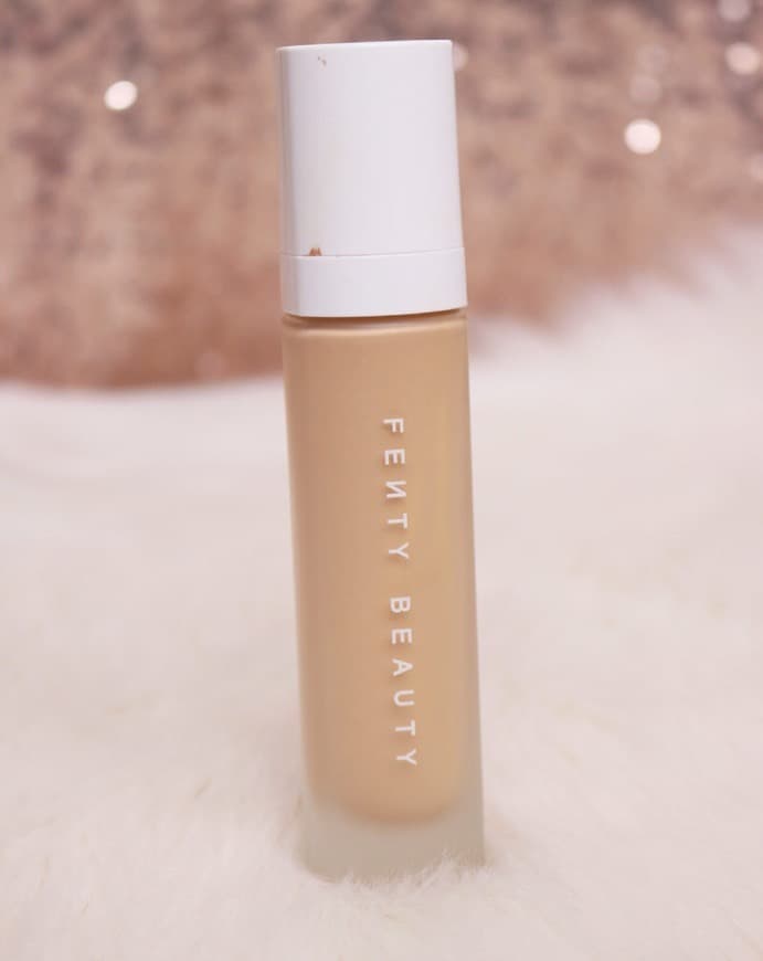 Beauty Base de maquillaje líquida Pro Filt'R de la marca FENTY BEAUTY by