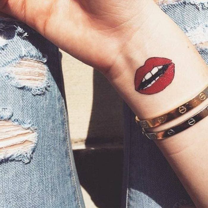 Moda Tatuaje para mujer de labios