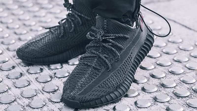 Product Yezzy black v2