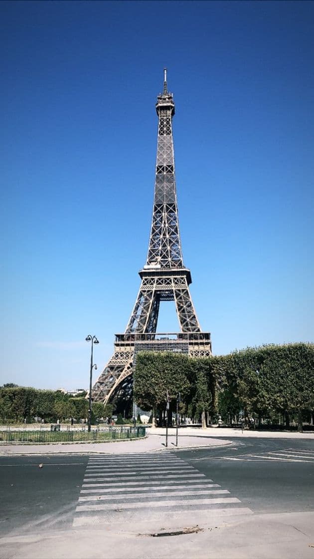 Place Eiffel Tower