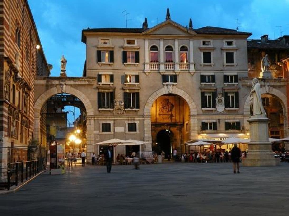 Place Piazza dei Signori