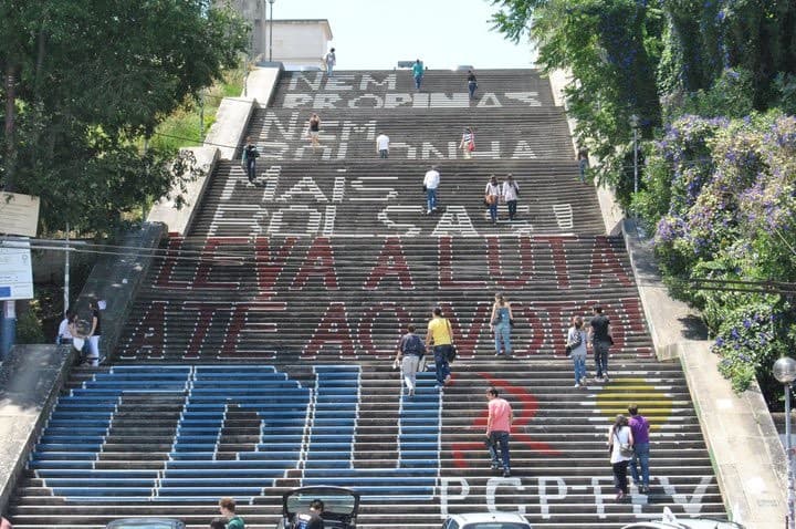 Place Escadas Monumentais, Universidade