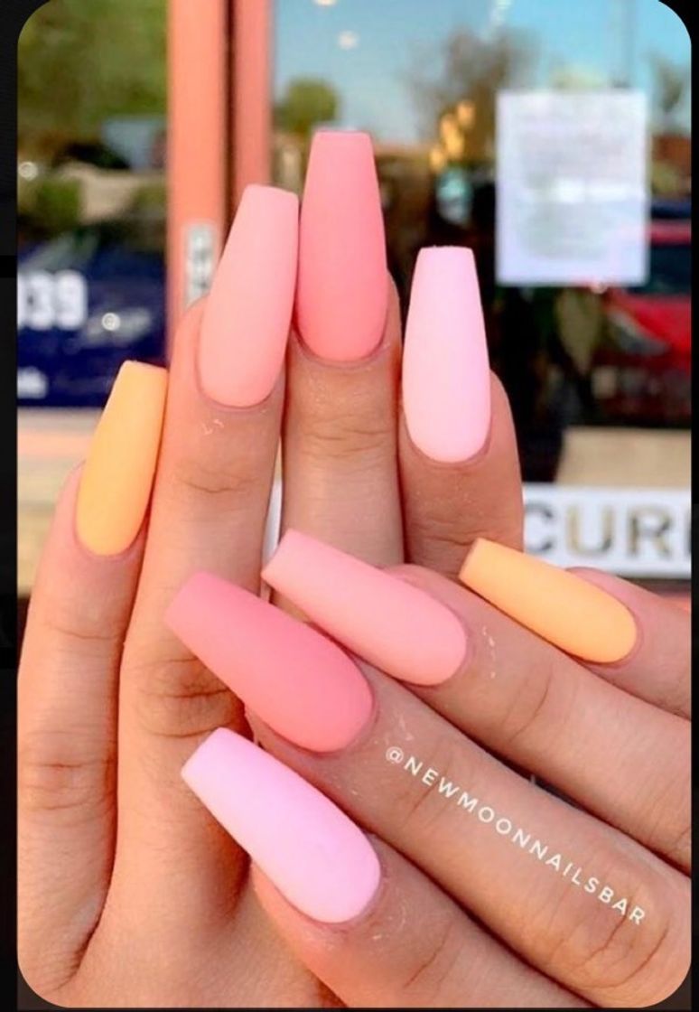 Moda Pink nails 