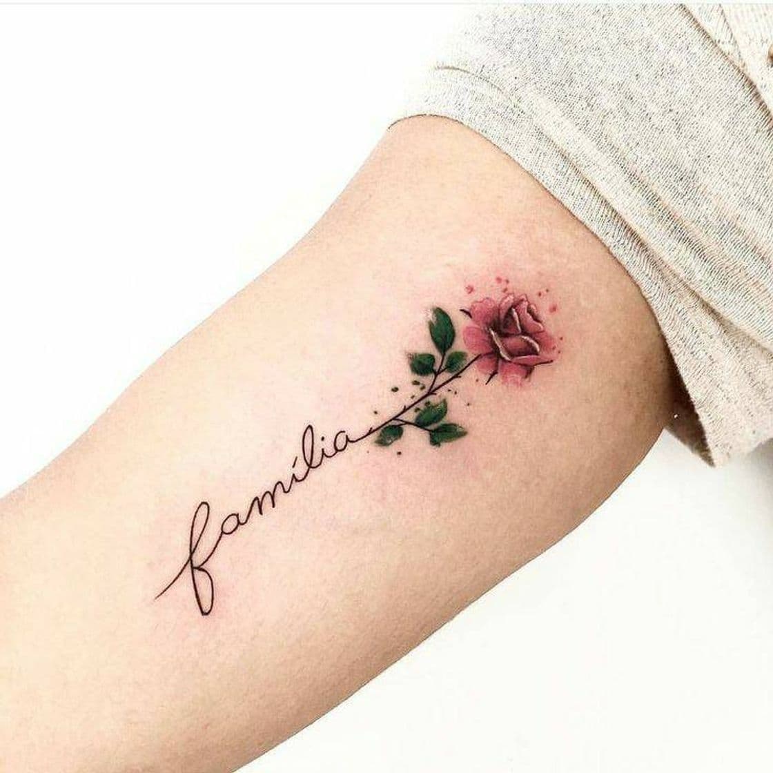 Moda Tatuaje femenino en el brazo