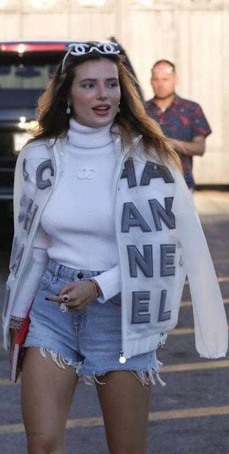 Producto Chanel Jacket Bella Thorne