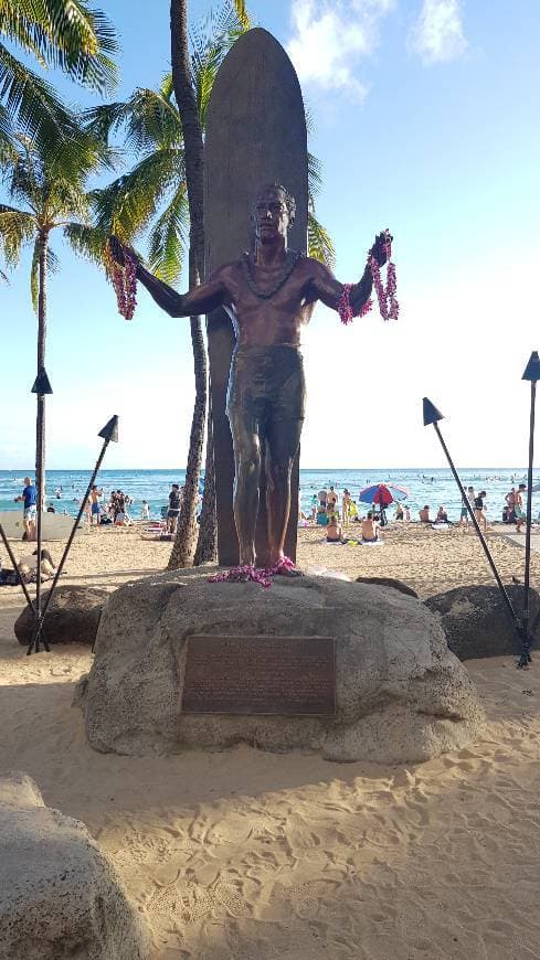 Place Duke Paoa Kahanamoku Statue