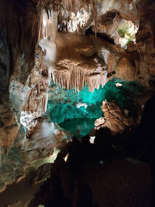 Place Grutas de Mira de Aire