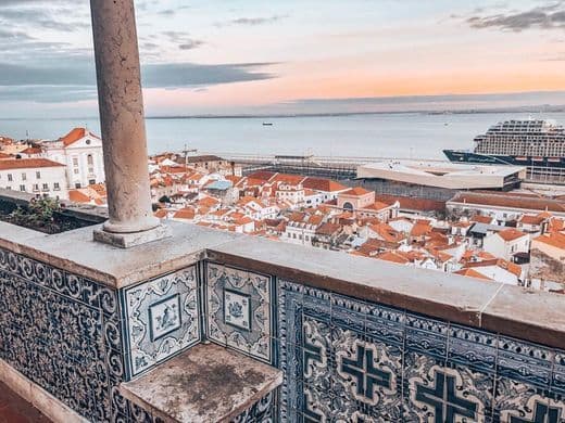 Place Miradouro de Santa Luzia