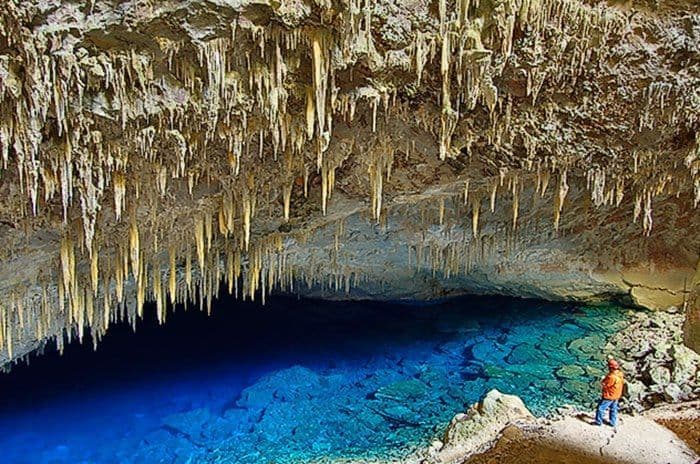 Lugar Gruta do Lago Azul