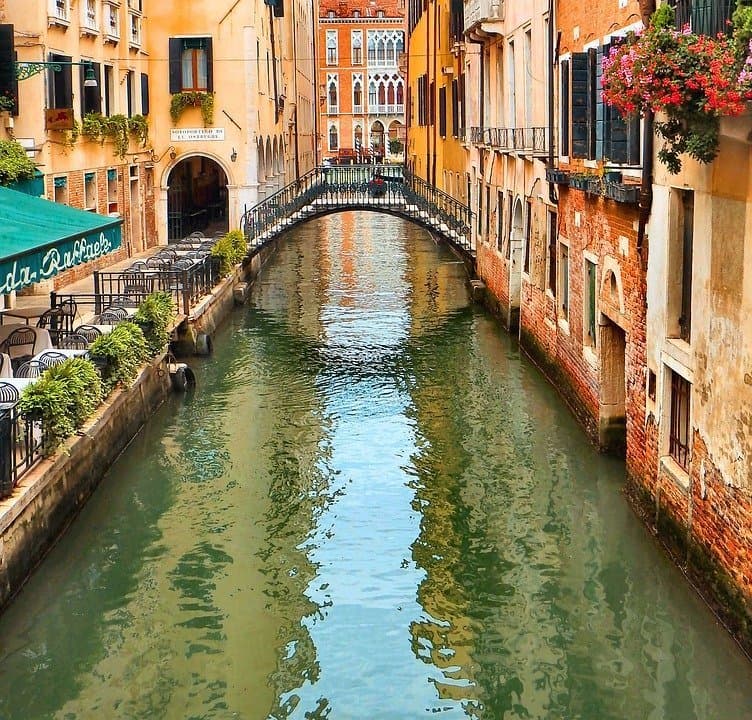 Place Venecia