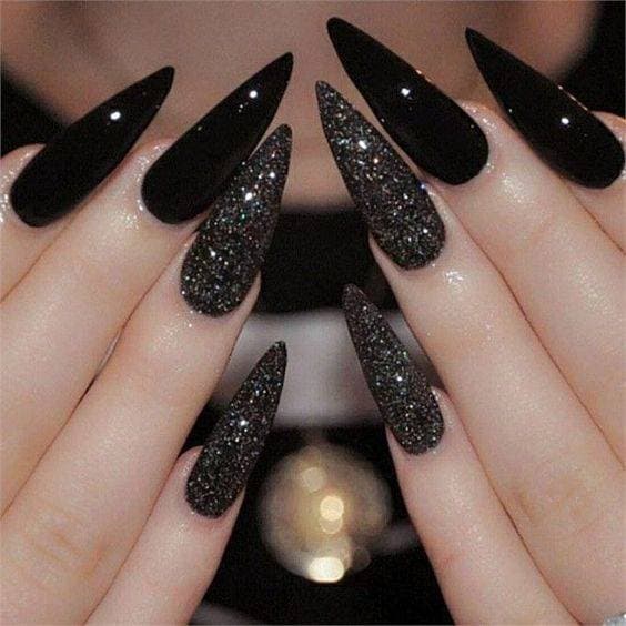 Moda Unhas bicudas pretas