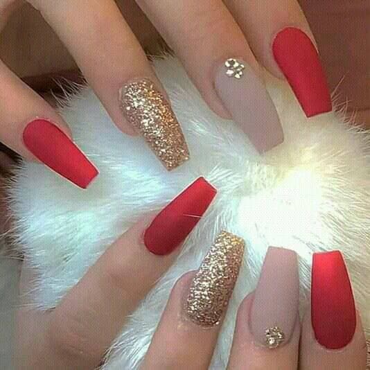 Moda Nails