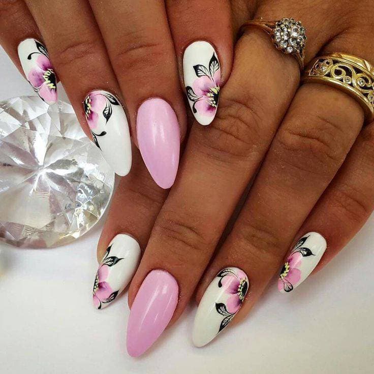 Moda Nails