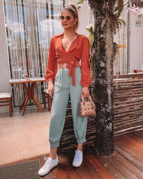 Moda Calça alfaiataria verde menta e blusa coral 😍