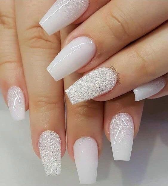 Moda Unhas Brancas com Brilhantes