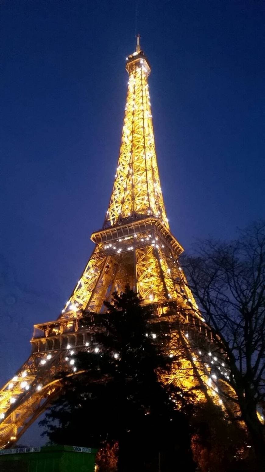 Place Eiffel Tower