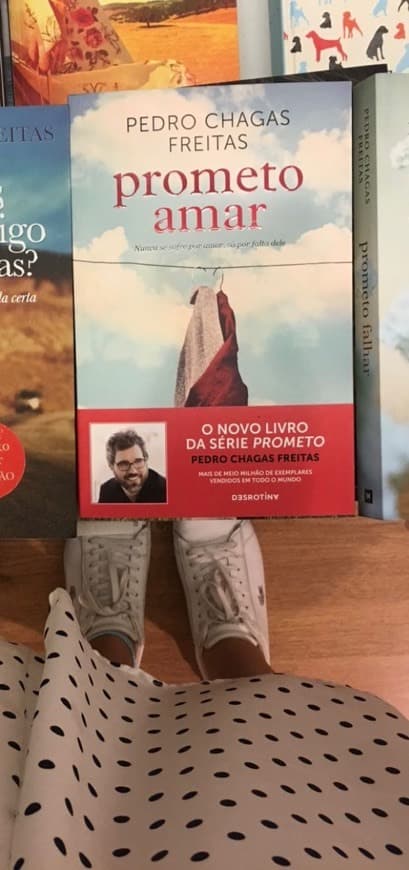 Book Livro “Prometo amar” de Pedro Chagas Freitas 