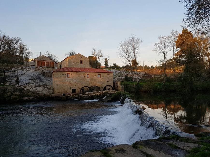 Lugar Praia fluvial das azenhas - Vilar de Mouros