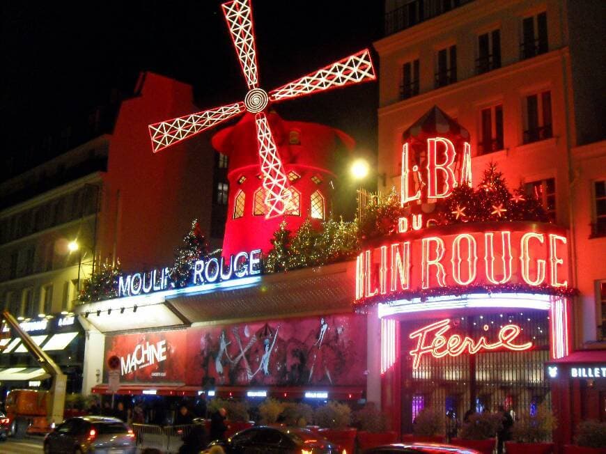 Place Moulin Rouge