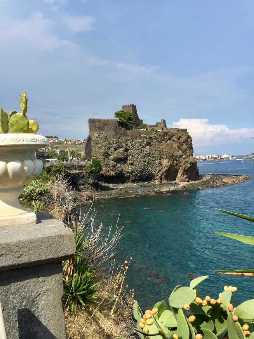 Place Aci Castello