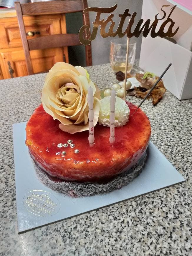 Product Bolo de aniversário com recheio a Ferrero 