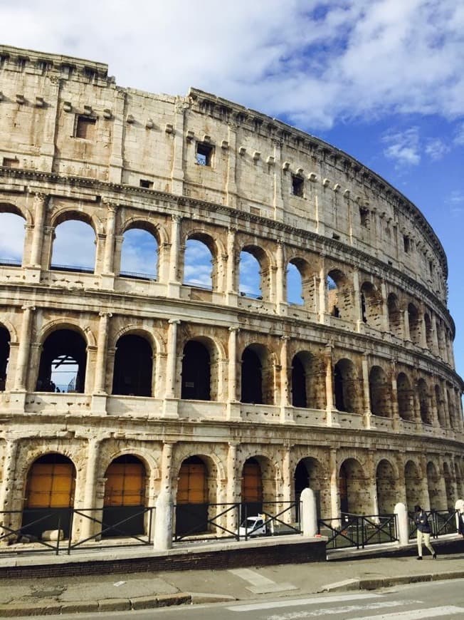 Lugar Coliseo de Roma