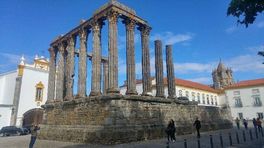 Place Templo romano de Évora