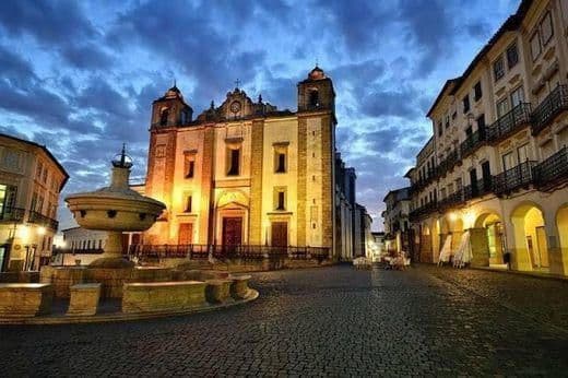 Place Évora