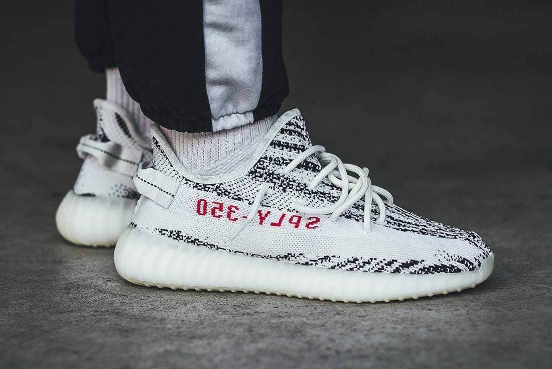 Moda ⚫ Adidas Yeezy Boost V2 Zebra ⚪