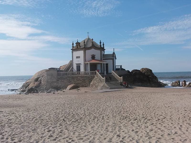 Place Capela do Senhor da Pedra - Miramar