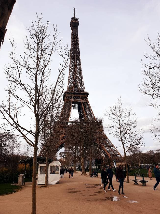 Place Eiffel Tower