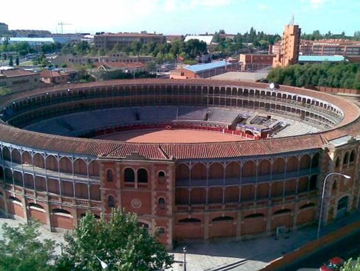 Lugar Plaza de toros de La Glorieta